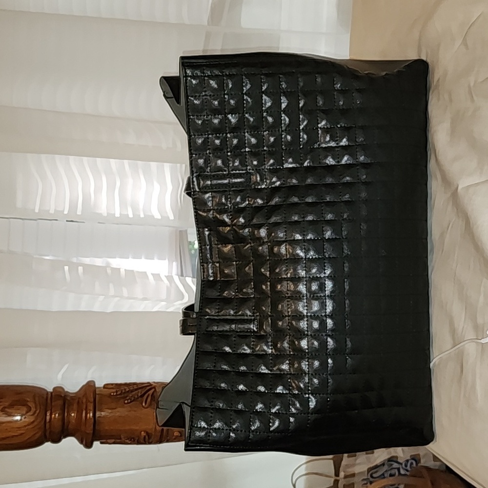 Banana Republic quilted leather tote, EUC.